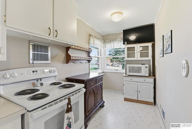 7802 Pierce Circle, Omaha, NE 68124