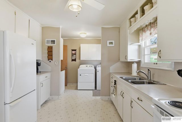 7802 Pierce Circle, Omaha, NE 68124