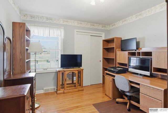 7802 Pierce Circle, Omaha, NE 68124