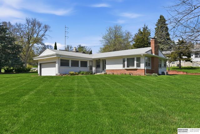 7802 Pierce Circle, Omaha, NE 68124