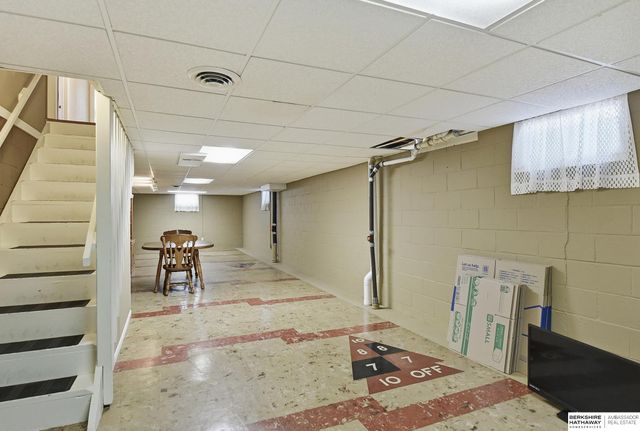 7802 Pierce Circle, Omaha, NE 68124