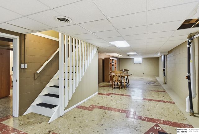 7802 Pierce Circle, Omaha, NE 68124