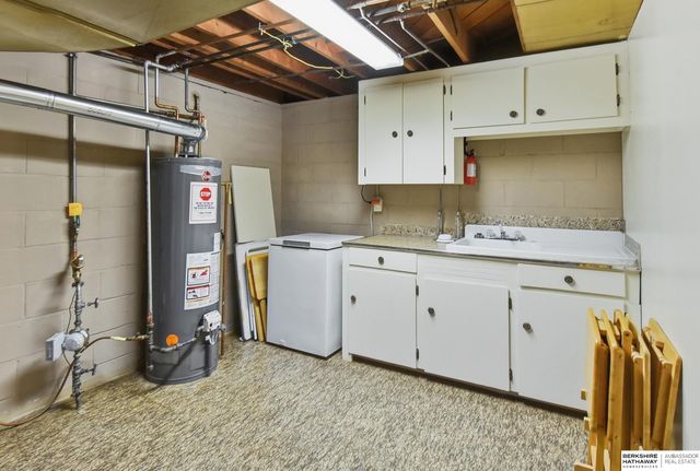 7802 Pierce Circle, Omaha, NE 68124