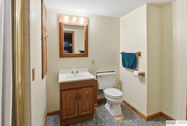 7802 Pierce Circle, Omaha, NE 68124