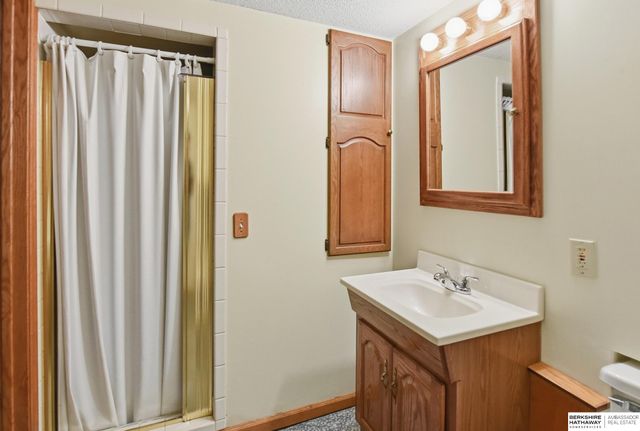 7802 Pierce Circle, Omaha, NE 68124