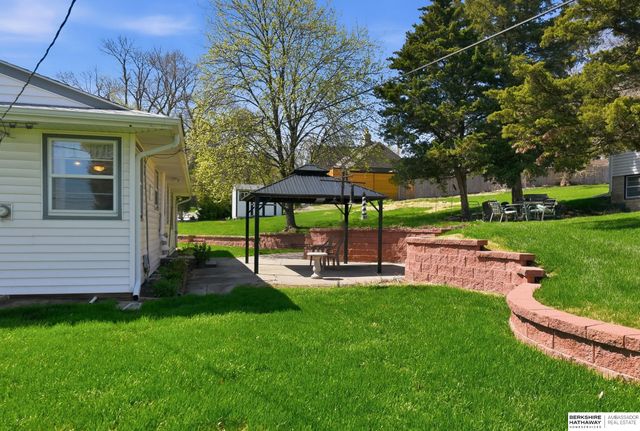 7802 Pierce Circle, Omaha, NE 68124