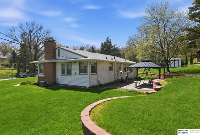 7802 Pierce Circle, Omaha, NE 68124