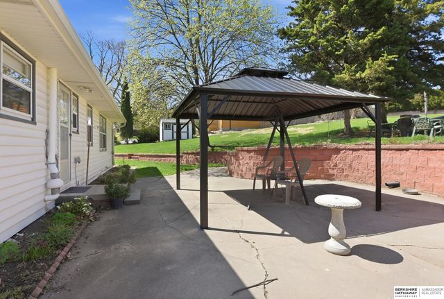 7802 Pierce Circle, Omaha, NE 68124