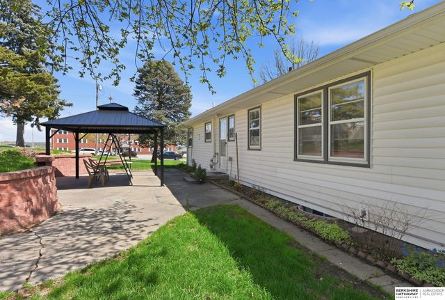 7802 Pierce Circle, Omaha, NE 68124