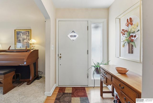 7802 Pierce Circle, Omaha, NE 68124