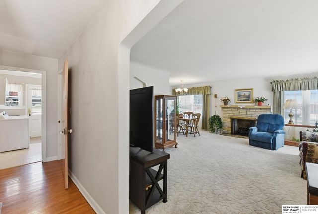 7802 Pierce Circle, Omaha, NE 68124