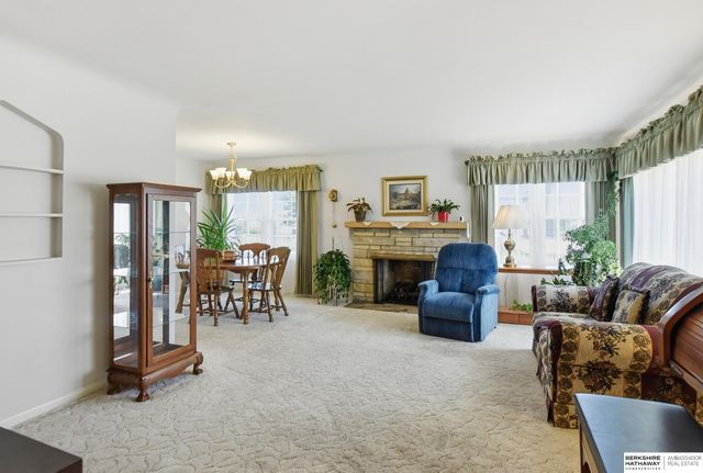 7802 Pierce Circle, Omaha, NE 68124