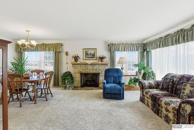 7802 Pierce Circle, Omaha, NE 68124