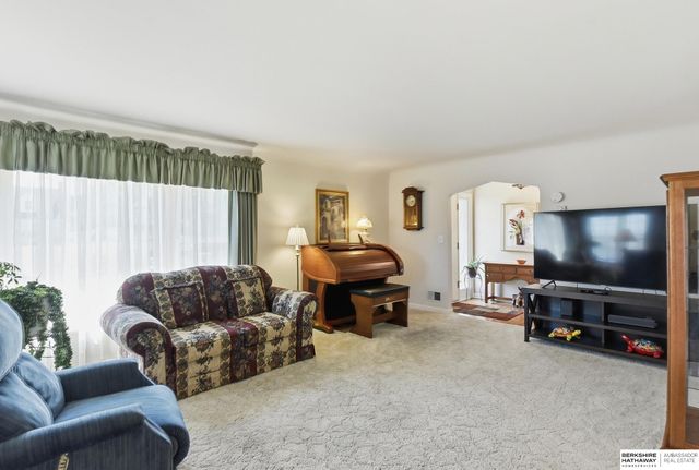 7802 Pierce Circle, Omaha, NE 68124