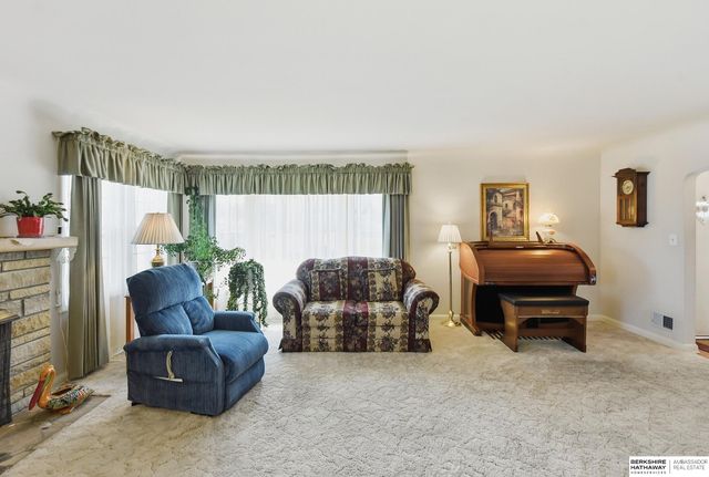 7802 Pierce Circle, Omaha, NE 68124