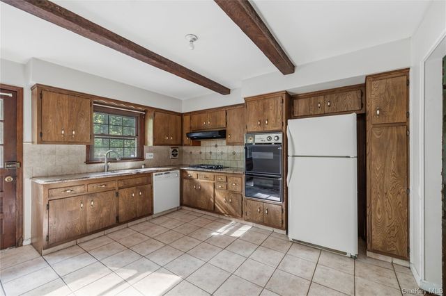 9 Adams Lane, Suffern, NY 10901