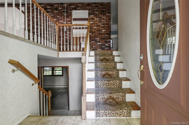 9 Adams Lane, Suffern, NY 10901