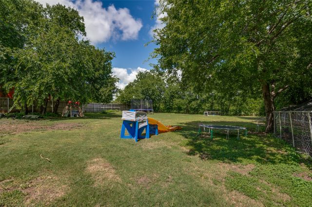 613 N Grand Avenue, Waxahachie, TX 75165