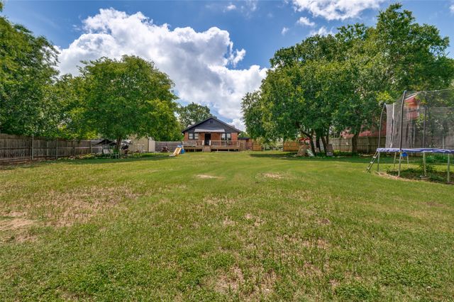 613 N Grand Avenue, Waxahachie, TX 75165