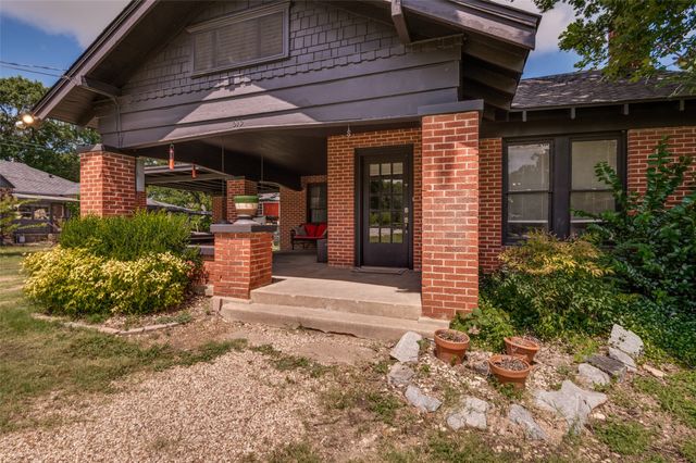 613 N Grand Avenue, Waxahachie, TX 75165