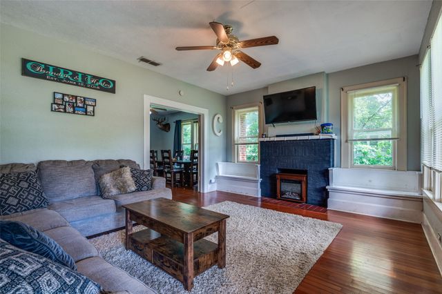 613 N Grand Avenue, Waxahachie, TX 75165