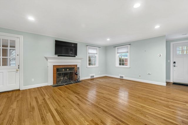 30 Brookside Rd, Needham, MA 02492
