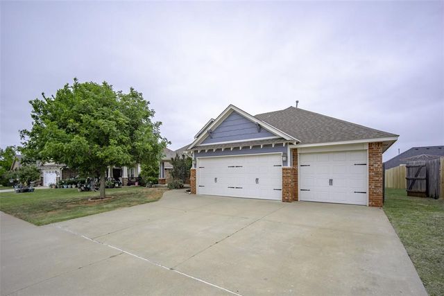 9104 Scarlet Boulevard, Yukon, OK 73099
