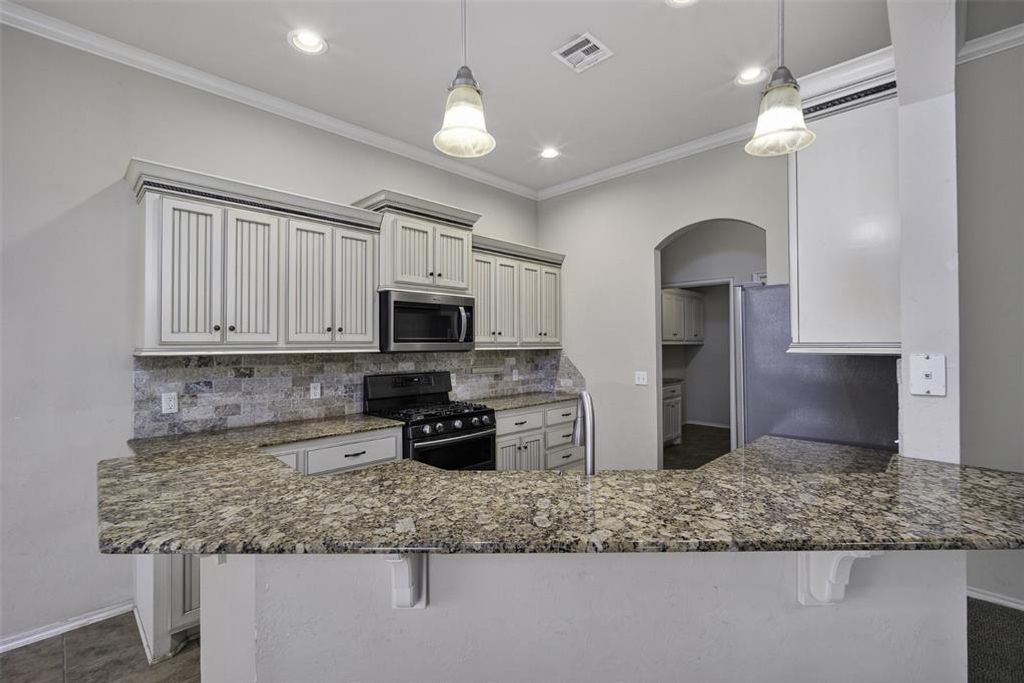 9104 Scarlet Boulevard, Yukon, OK 73099