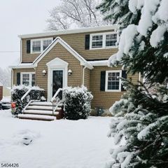 15 Onyx Ter, North Haledon Boro, NJ 07508