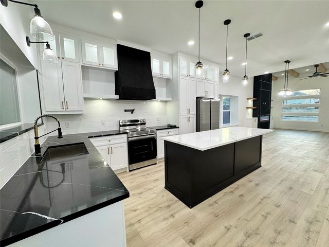 1609 Gibbons Street, Greenville, TX 75401