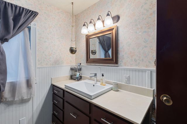 925 Meadow View Drive, Williams, OR 97544