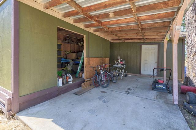 925 Meadow View Drive, Williams, OR 97544