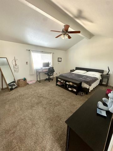 99 Rosewood Circle, Madera, CA 93637