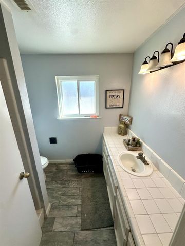 99 Rosewood Circle, Madera, CA 93637