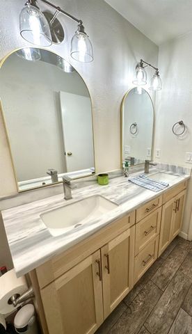 99 Rosewood Circle, Madera, CA 93637