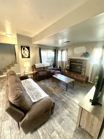 99 Rosewood Circle, Madera, CA 93637