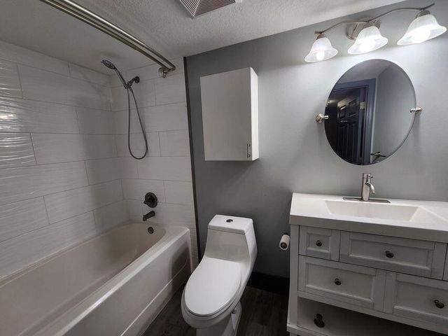 4211 San Marino Boulevard 105, West Palm Beach, FL 33409