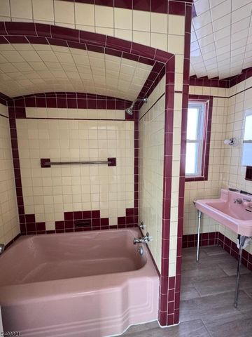 112 Chambers St, Phillipsburg Town, NJ 08865