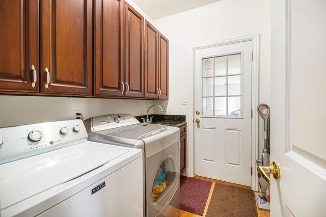 9011 Park Valley Court, Hobart, IN 46342