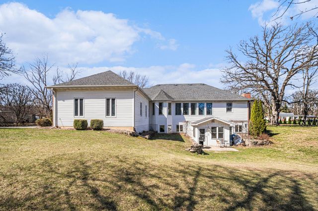 9011 Park Valley Court, Hobart, IN 46342
