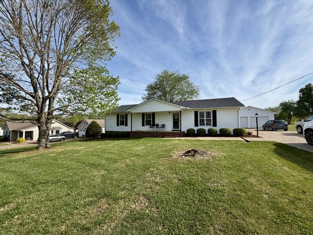 511 Donna Cir, Lawrenceburg, TN 38464