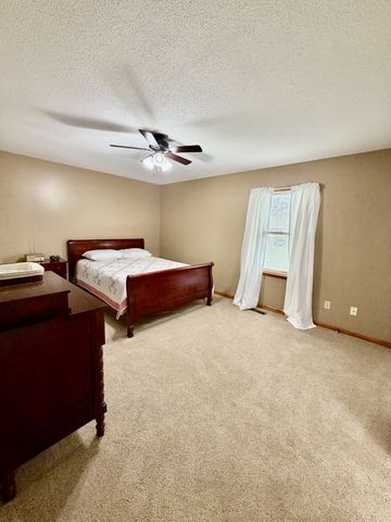 511 Donna Cir, Lawrenceburg, TN 38464