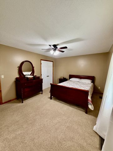 511 Donna Cir, Lawrenceburg, TN 38464