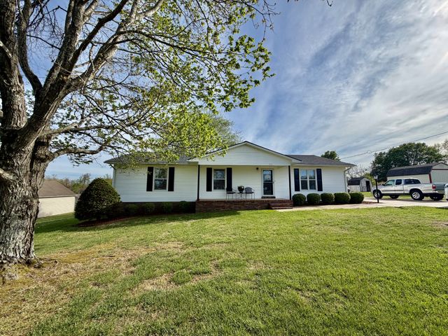 511 Donna Cir, Lawrenceburg, TN 38464