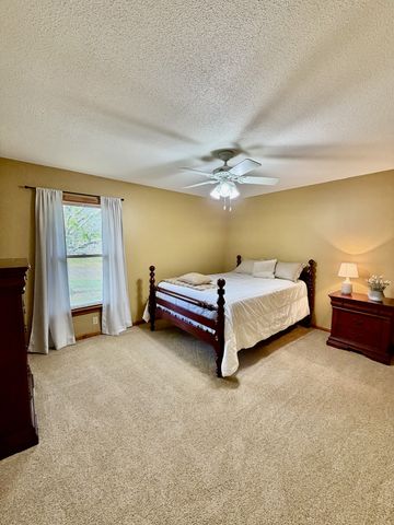 511 Donna Cir, Lawrenceburg, TN 38464