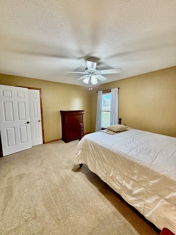 511 Donna Cir, Lawrenceburg, TN 38464