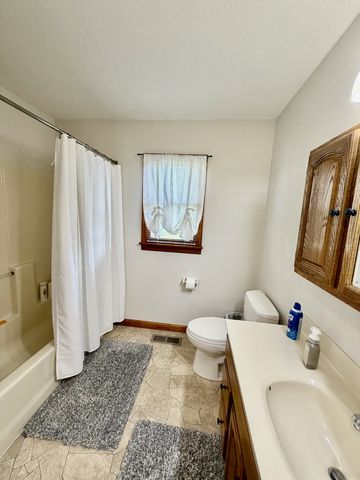 511 Donna Cir, Lawrenceburg, TN 38464