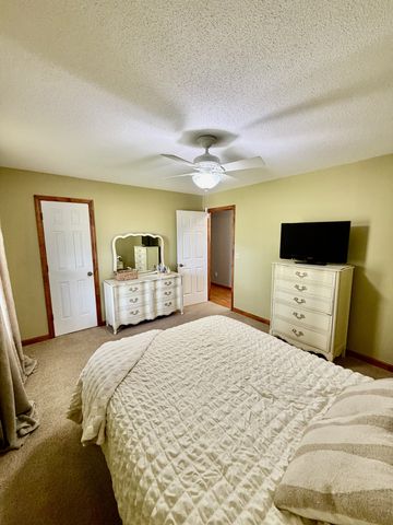 511 Donna Cir, Lawrenceburg, TN 38464