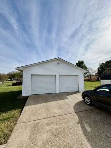 511 Donna Cir, Lawrenceburg, TN 38464