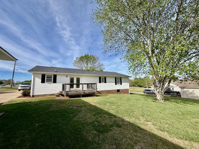 511 Donna Cir, Lawrenceburg, TN 38464